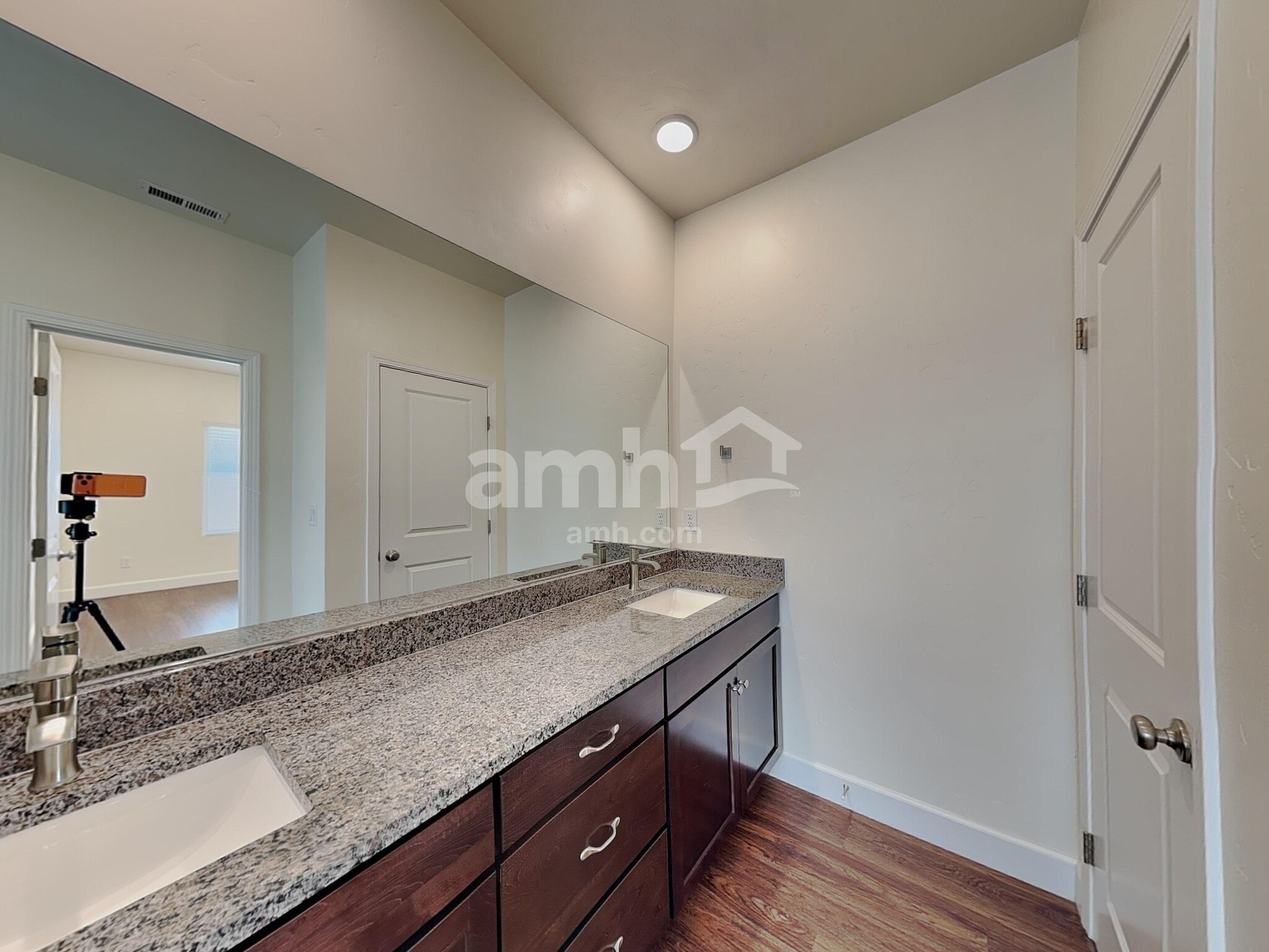 Building Photo - 5095 W Milliron Dr