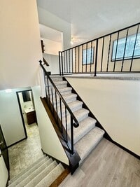 Building Photo - Elegant Townhome Living in a Prime Eagan Location!!