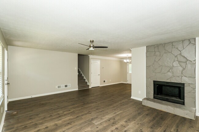 Building Photo - Fantastic 4bd/2ba home! Let yourself in!