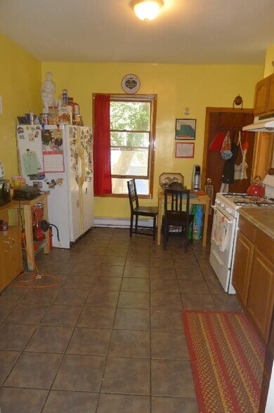 Primary Photo - 64 1/2 Day St