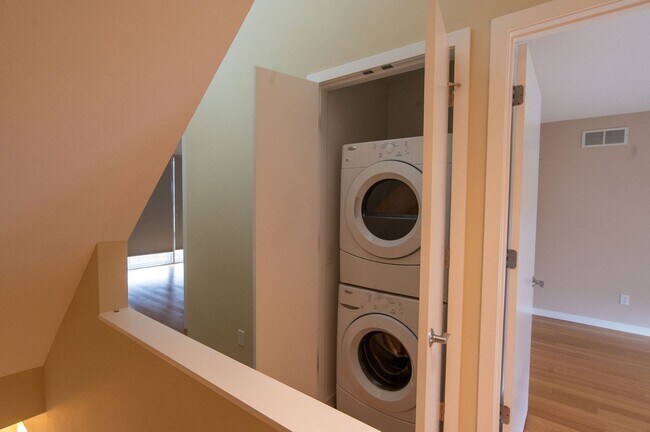 Building Photo - Little Italy Townhome - 1911 E 119th St , ...
