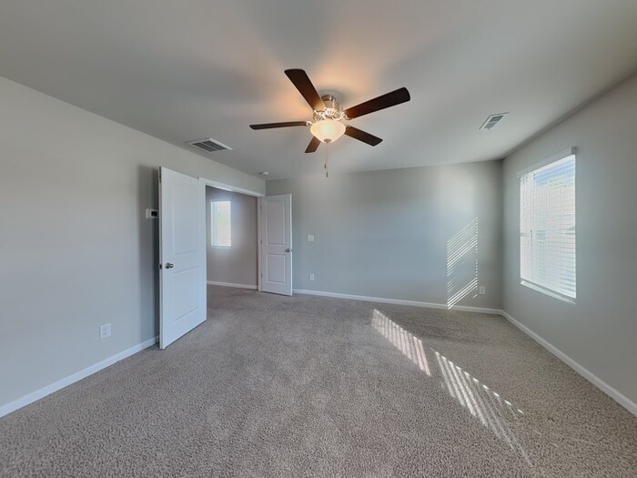 Building Photo - 1041 Cloverdale CT