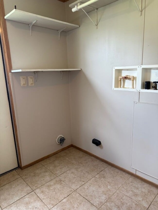 Building Photo - Greenback 37742 - 3 bed 2 bath mobile home - Lease-to-Own Option - call Troy Adams 865-233-6949