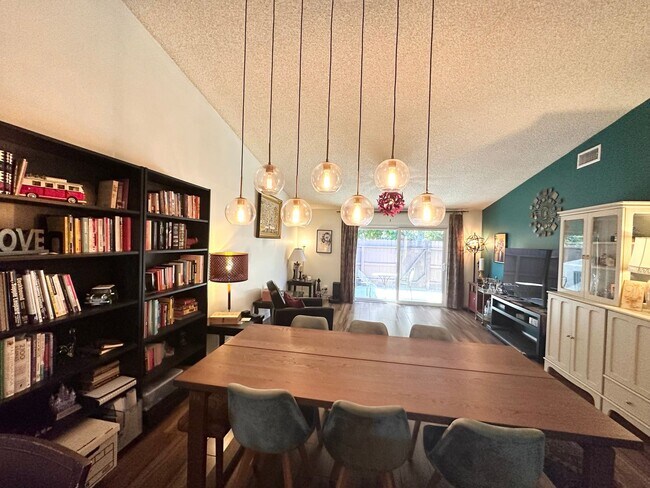 Building Photo - 386 N IronPike Cir