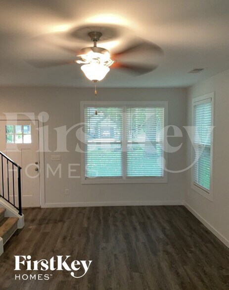 Building Photo - 7421 Cedarbrook Dr