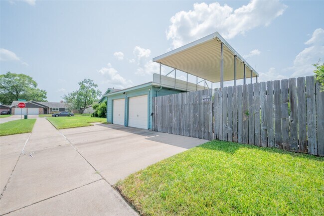 Building Photo - 9202 Benning Dr