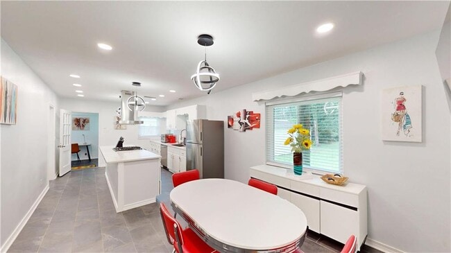 Building Photo - 2610 Walton Ave