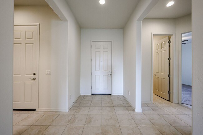 Building Photo - 4 Bedroom Home in Asante Community