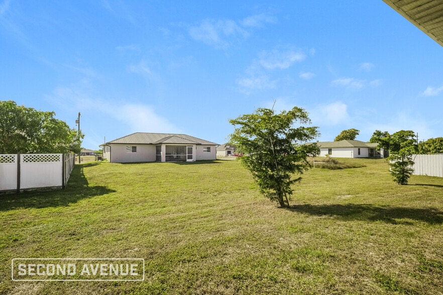 Building Photo - 930 NE 16th Terrace