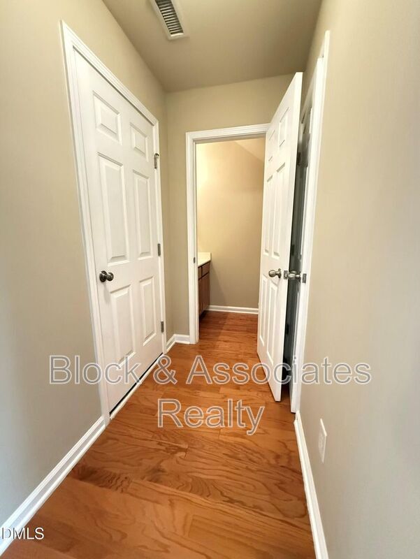 Building Photo - 9911 Cleaver Ct