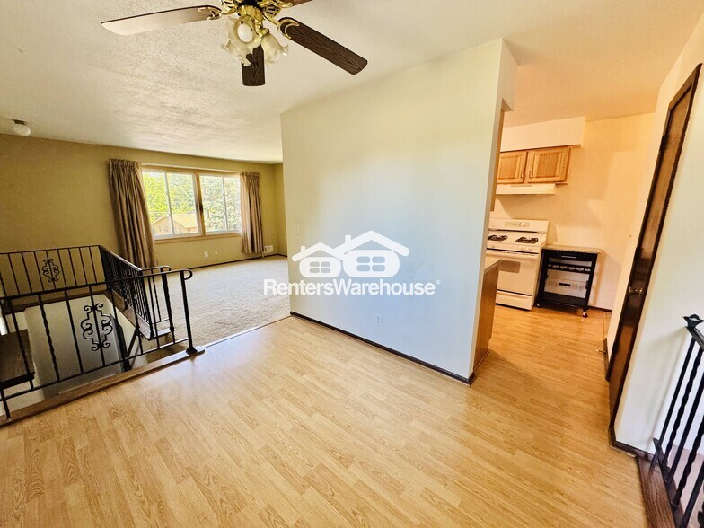 Building Photo - 5043 Shoreline Dr