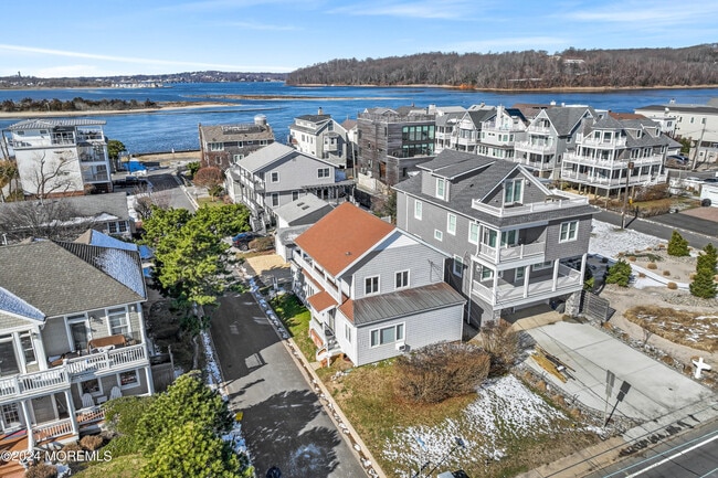 Building Photo - 556 Ocean Ave