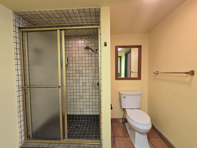 Building Photo - HOUSE - VILLAGE OF OAK CREEK