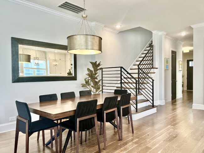 Building Photo - LUXURY TOWNHOME near Southend