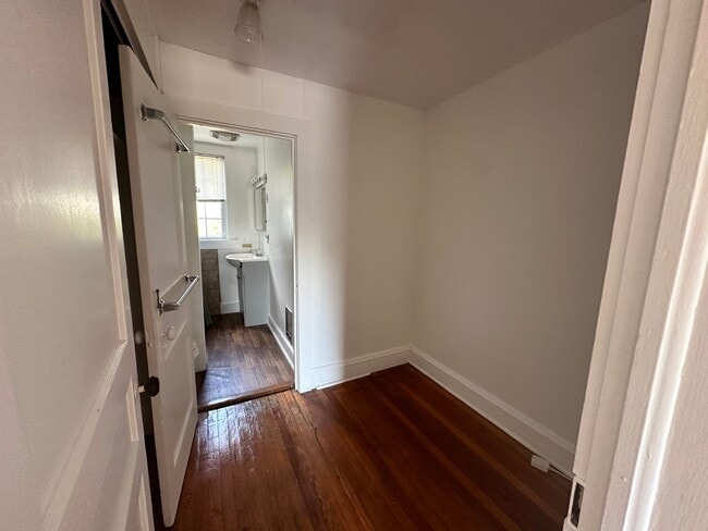 Building Photo - Unit for rent off of Griffin Avenue! Avail...