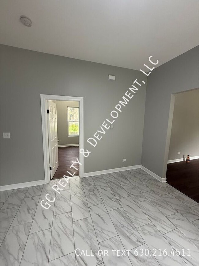 Building Photo - 7230 S Perry Ave