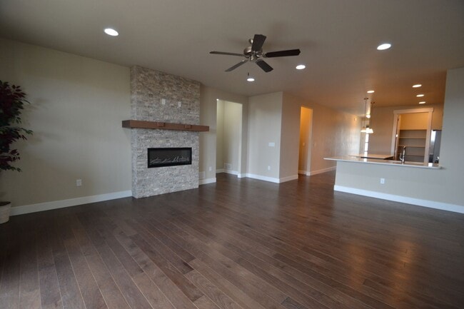 Building Photo - 3 Bedroom Ranch with Finished Basement Available Now!