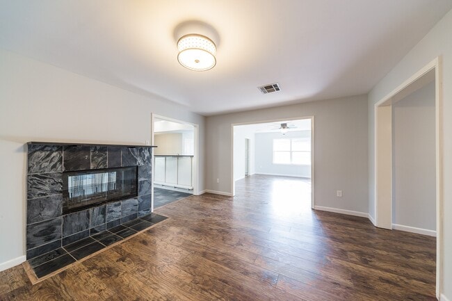 Building Photo - 3627 Tartan Ln