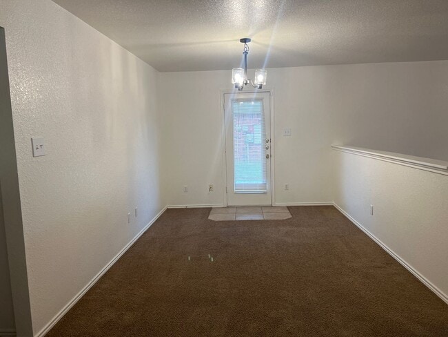 Building Photo - 2408 Thoroughbred Dr
