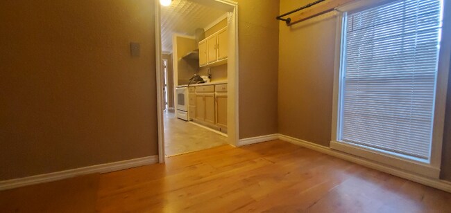 Building Photo - 100 Skyview Dr