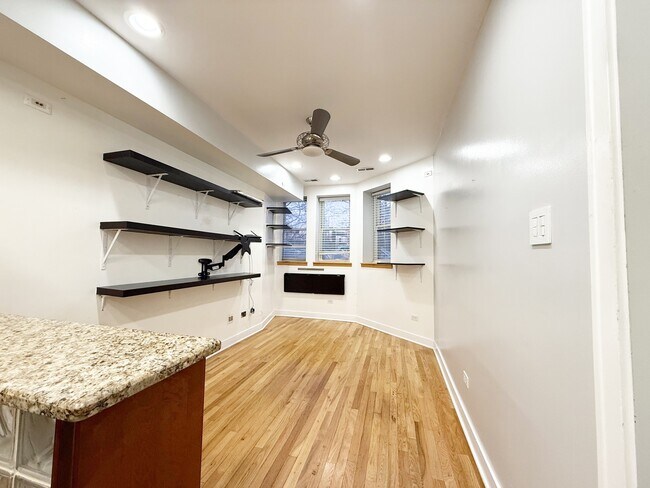 Building Photo - 3918 N Kedvale Ave