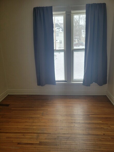 Building Photo - 609 S Broad St