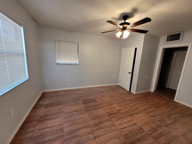 Building Photo - 3500 Beechwood Terrace