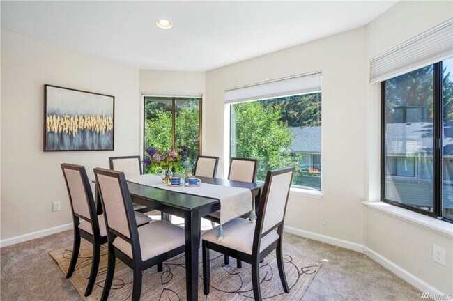Building Photo - Charming 2 Bed 2 Bath Condo in Sought After Redmond
