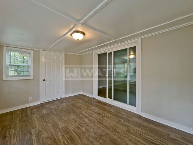 Building Photo - 3-Bedroom Home in Midfield