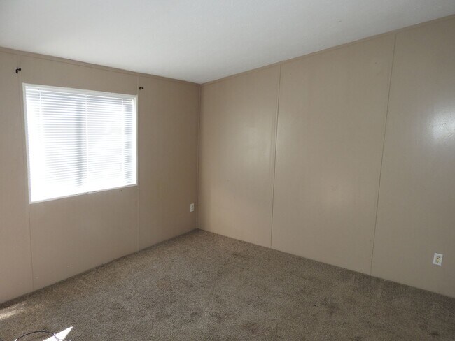 Building Photo - Large double lot with three bedroom manufa...
