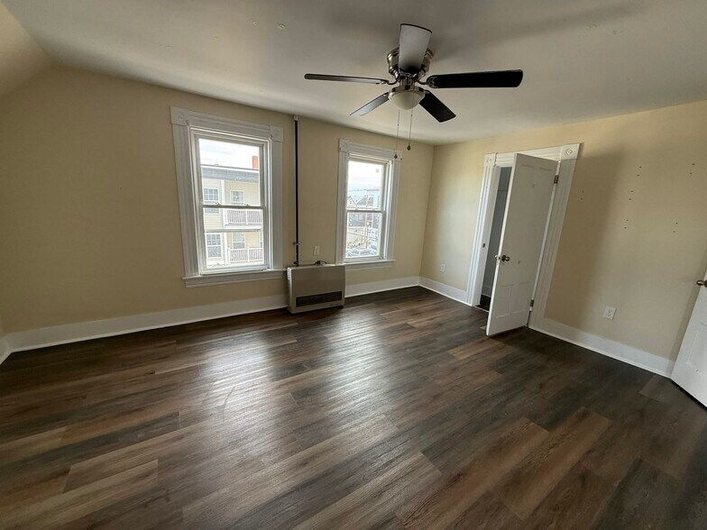 Building Photo - 187 Kelley St