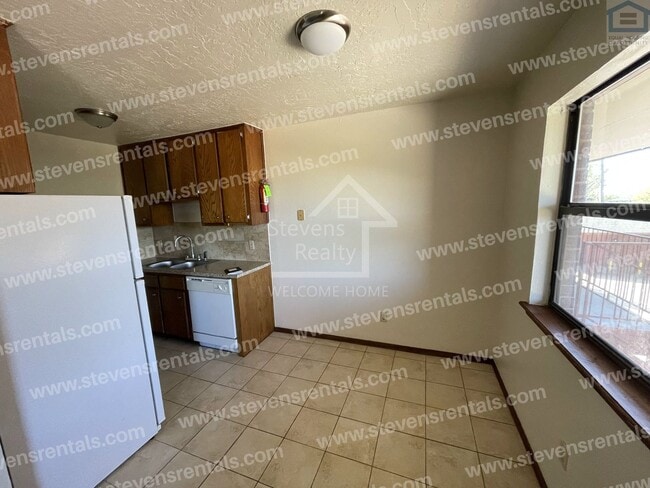 Building Photo - 1912 SW D Ave