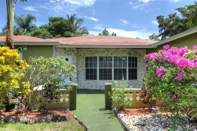 Building Photo - 5385 SW 8th Ct