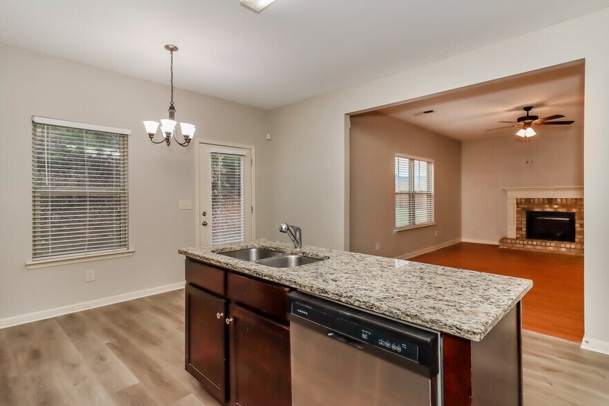 Building Photo - 38 Hamil Ct NW