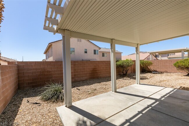 Building Photo - 1209 Echo Beach Ave