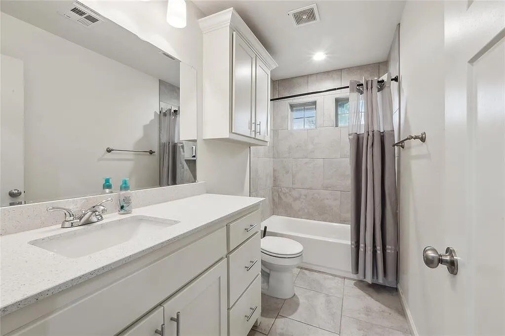 Building Photo - 14990 NE 2nd St