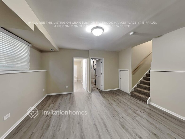 Building Photo - 800 E Belmont Ave