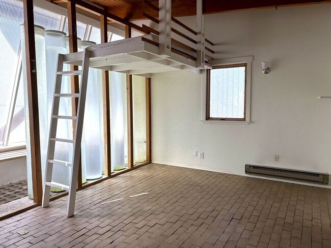 Building Photo - 317 Cornell Dr SE