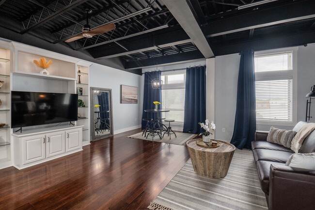 Building Photo - Executive Furnished Loft in Downtown Lakeland