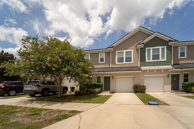 Building Photo - 211 Moultrie Village Ln