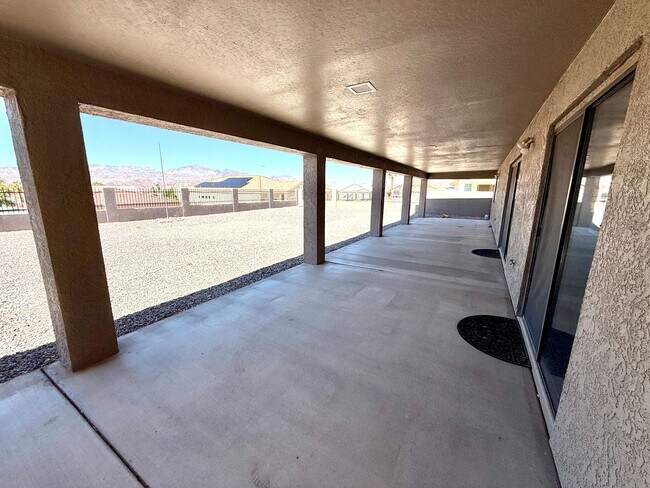 Building Photo - Custom 3 Bedroom, 2.5 Bath Home w/Bonus Ro...