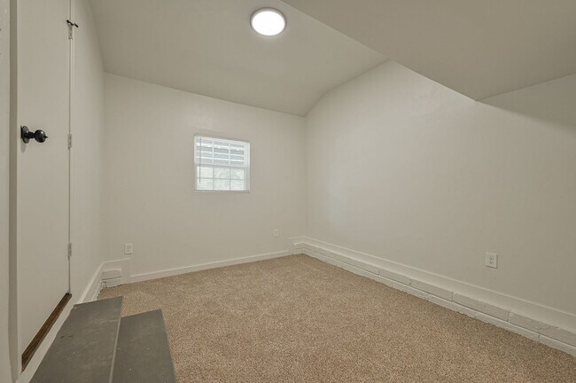 Building Photo - 1125 SW 47th St