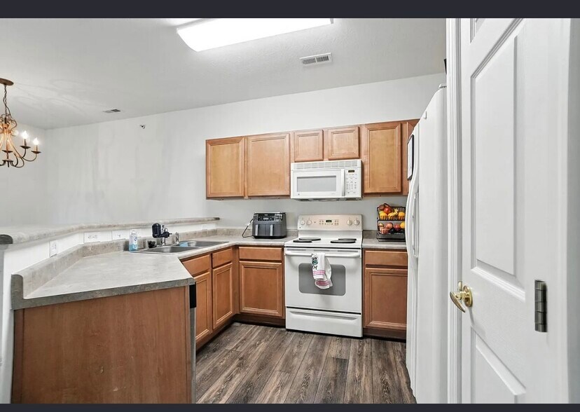 Building Photo - 961 Mistflower Ln