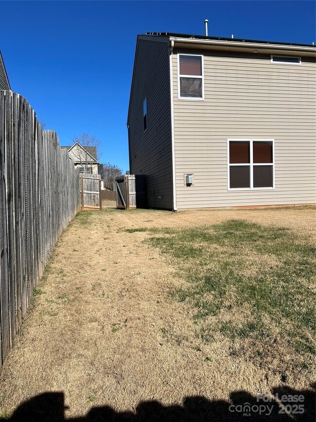 Building Photo - 142 Saye Pl