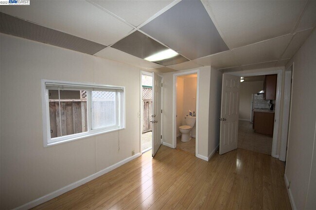 Building Photo - 1345 Kingfisher Way