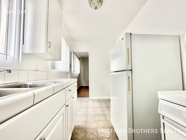 Building Photo - 1350 N Citrus Ave