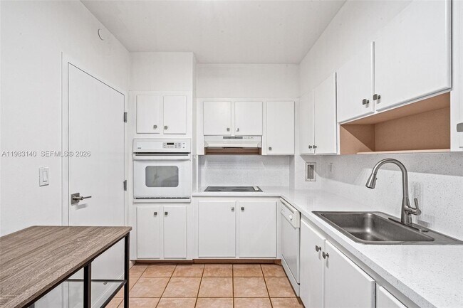 Building Photo - 90 Edgewater Dr