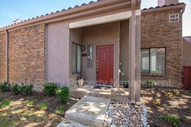 Building Photo - 4242 N Capistrano Dr