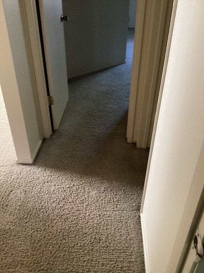 Building Photo - ONLY $1,350.00 PER MONTH - DON'T MISS OUT ON THIS CUTE GROUND FLOOR -2 BEDROOM/1BATH CONDO IN GAT...