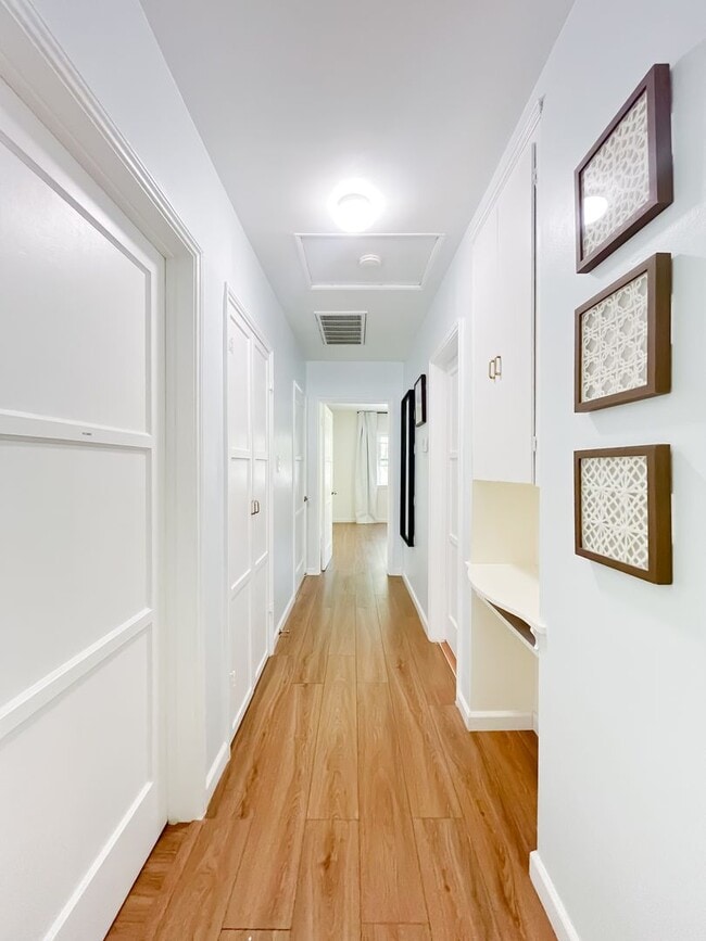 Building Photo - Charming Stand-Alone Home